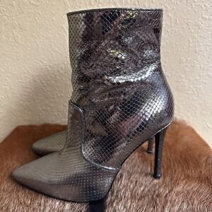 Michael Kors $225‎ Blaine 7 Silver Metallic Snake Embossed Leather Ankle Boot